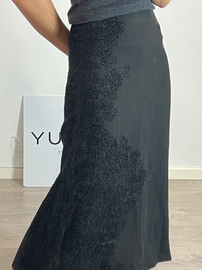 MASSIO DUTTI. Falda midi lino negra pedrería T.xs