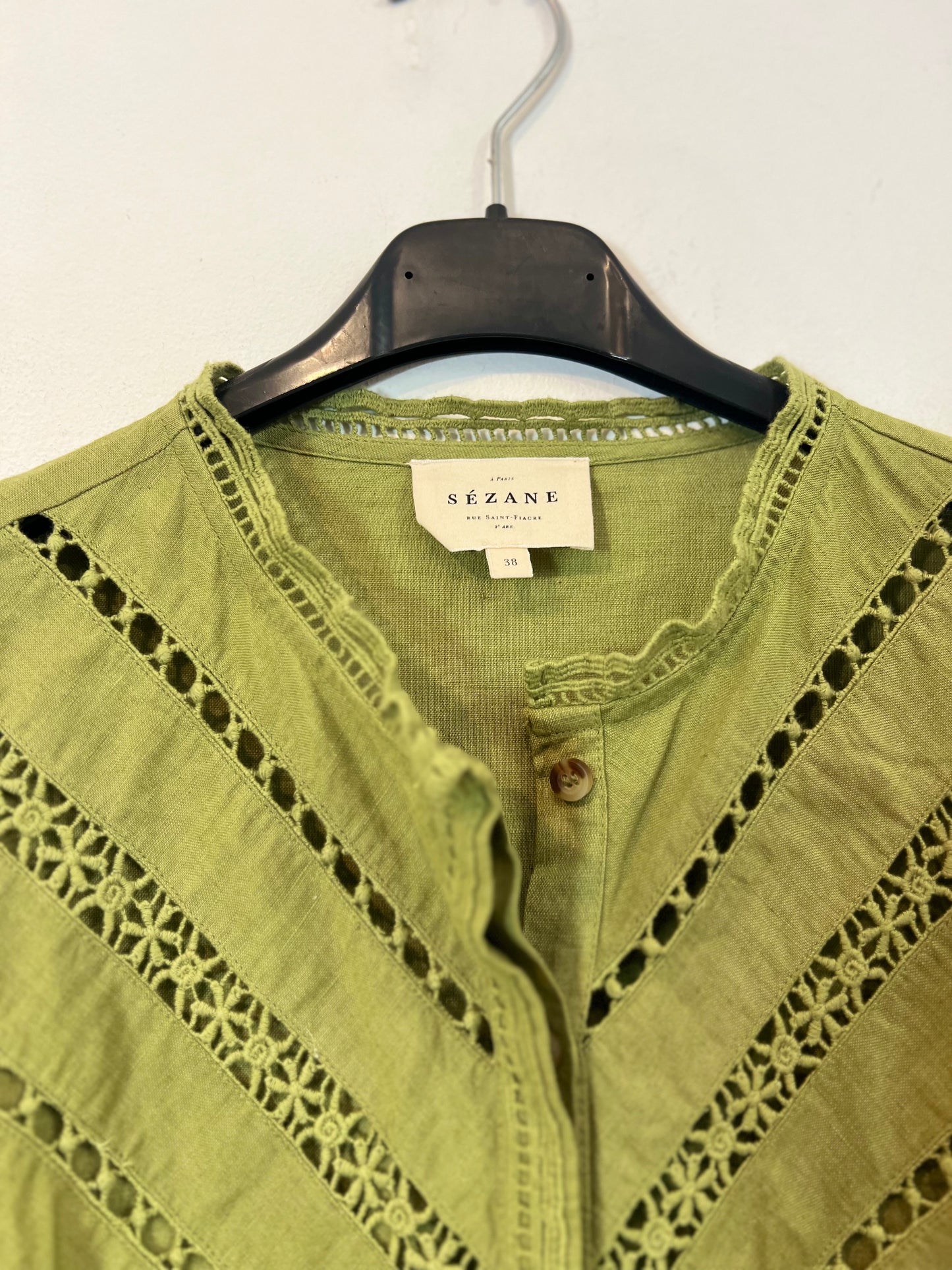 SÉZANE. Green blouse with die-cut details. Size 38