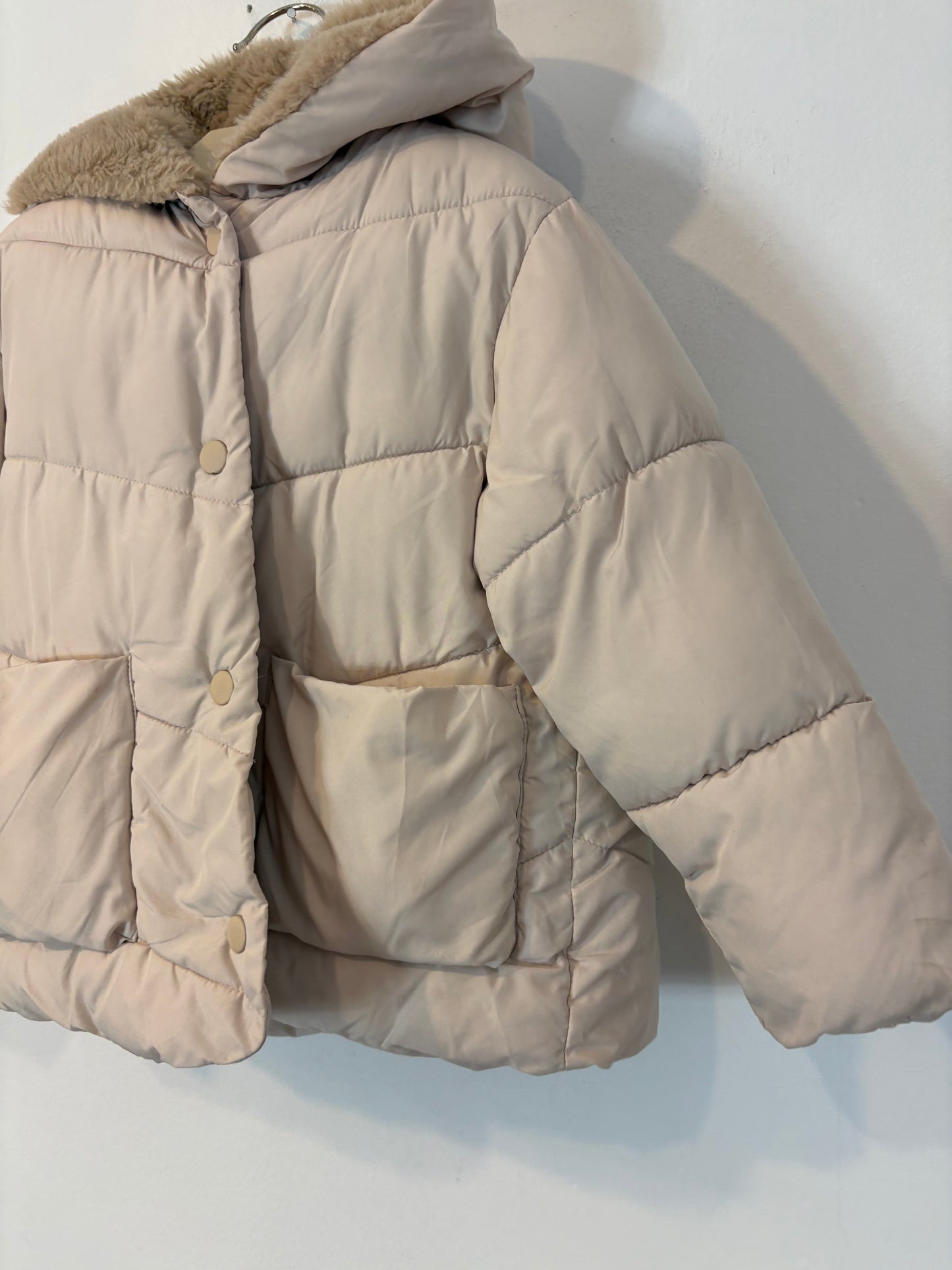 ZARA. Abrigo acolchado beige. T 2 -3 años