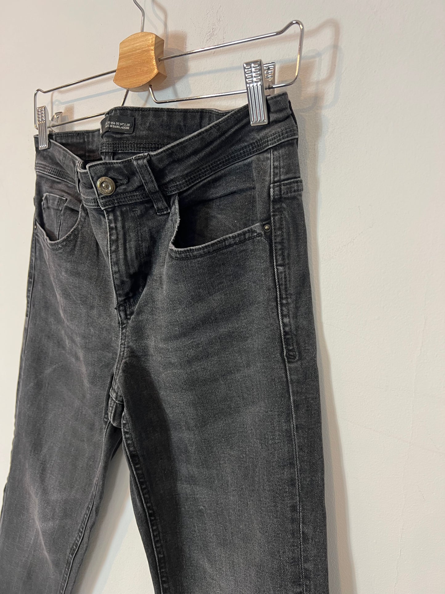 ZARA. Pantalón negro pillito T.38