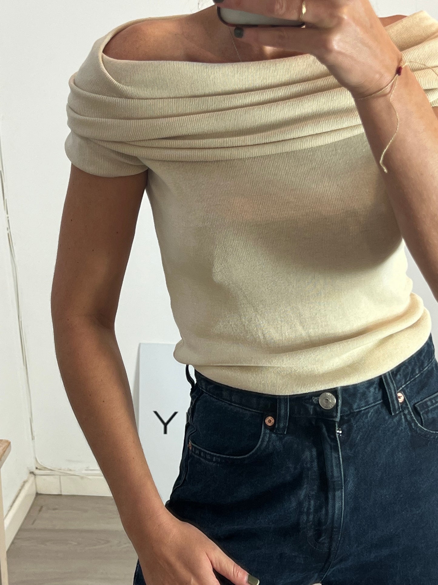 ZARA. Top beige cuello barco  T.s