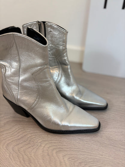ZARA. Botines plateados cowboy. T 38