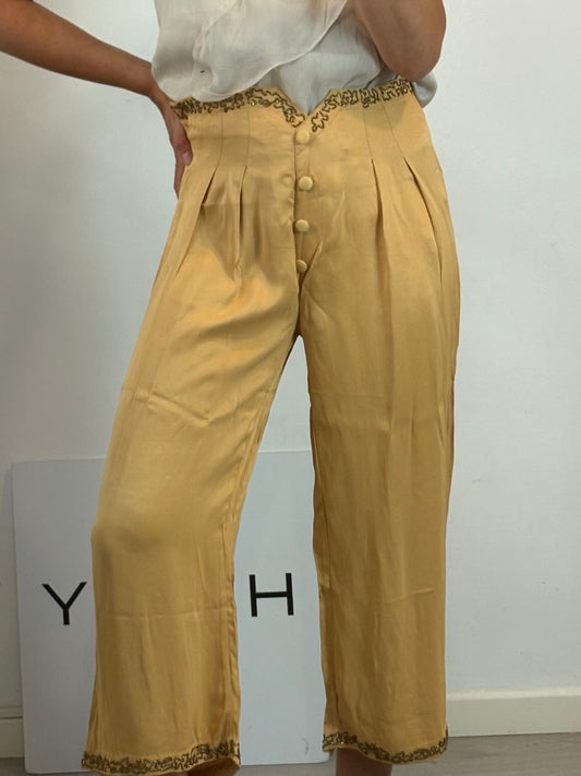 INTROPIA. Pantalón fluido cropped abalorios