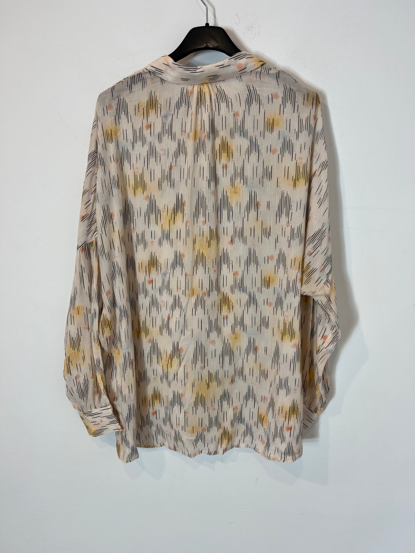 SESSÚN. Total look beige estampado T.s