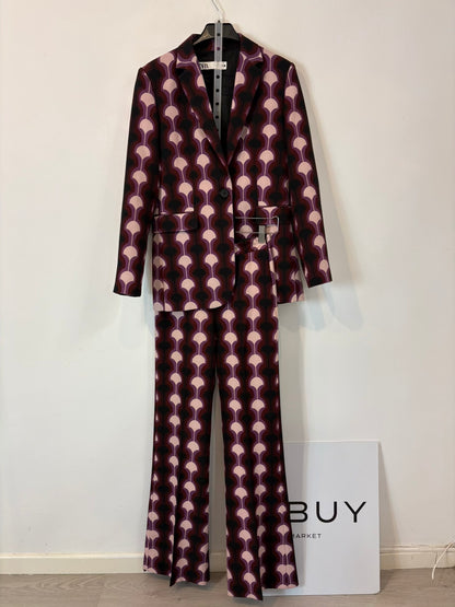 ZARA. Total look  estampado retro