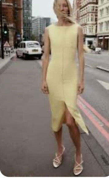 ZARA. Vestido largo entallado pastel