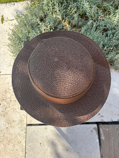 Sombrero marrón al corta