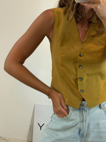 ZARA. Khaki buttoned vest Ts