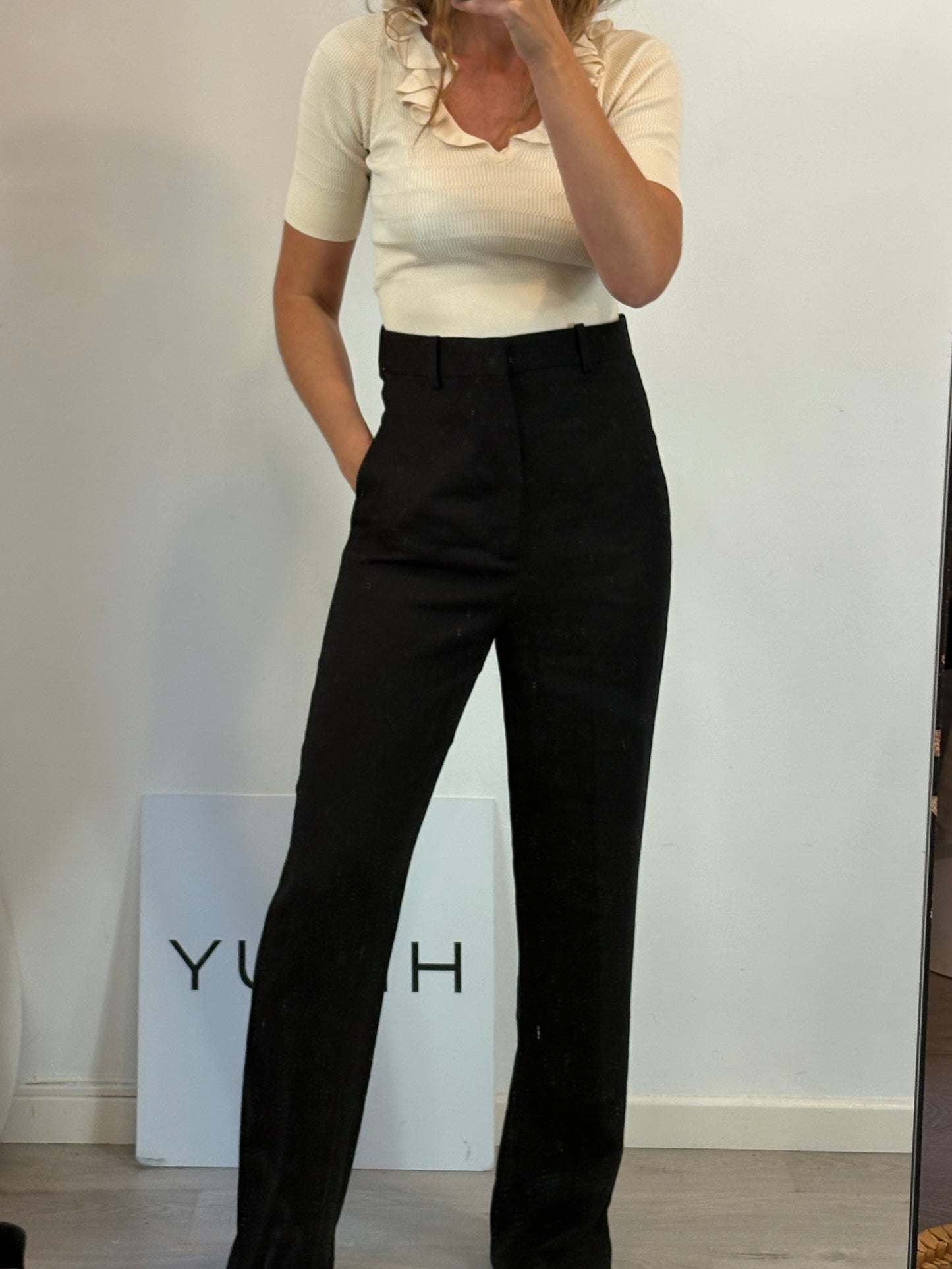 ZARA. Pantalón cintura alta  de lino