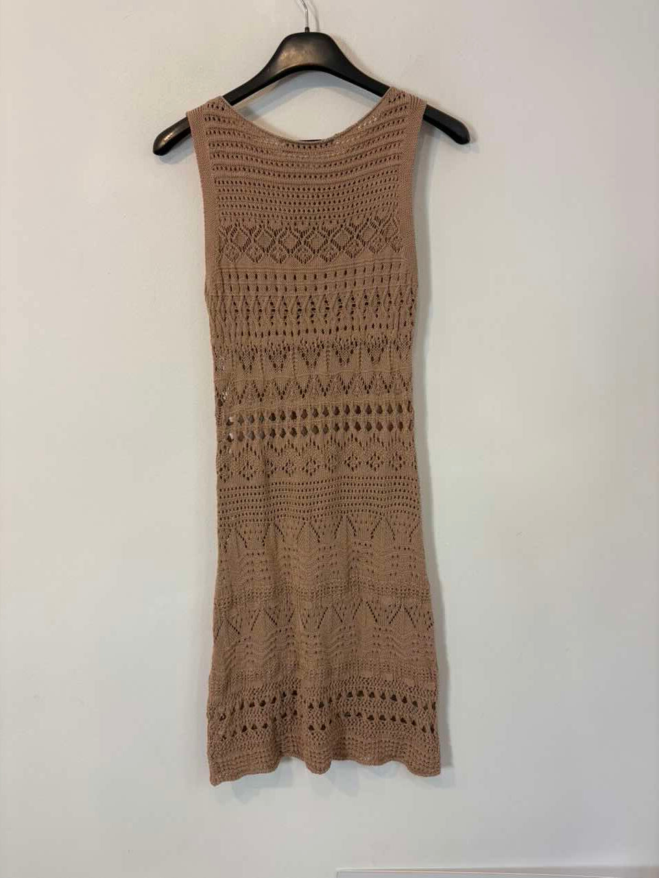 ZARA. Vestido corto croché color arena