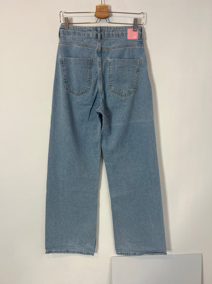 ZARA. Pantalón pata ancha ligero. T 36
