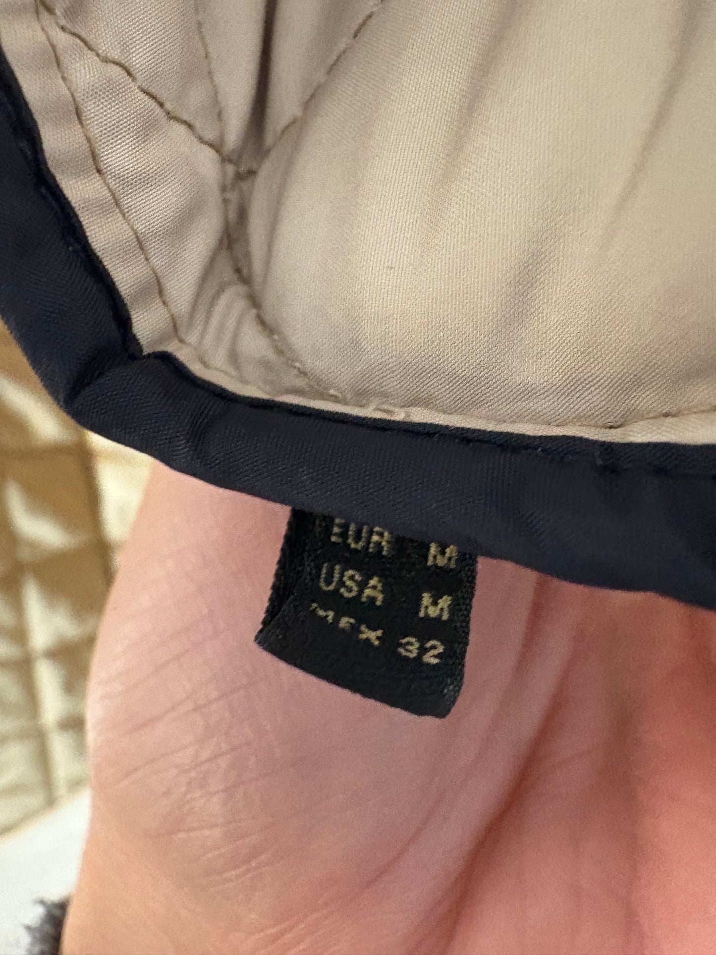 MASSIMO DUTTI. Abrigo beige guateado capucha