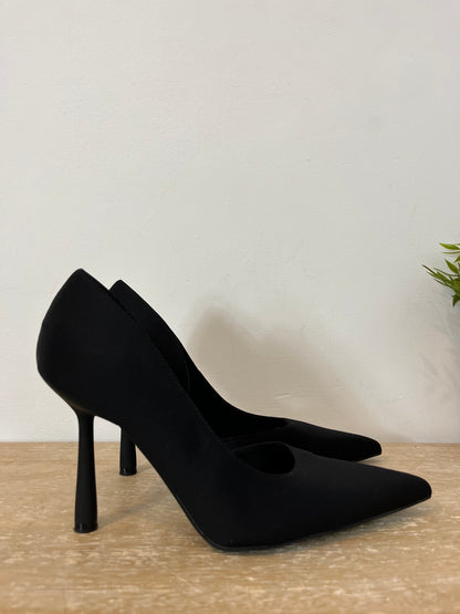 ZARA. Black 40cm openings