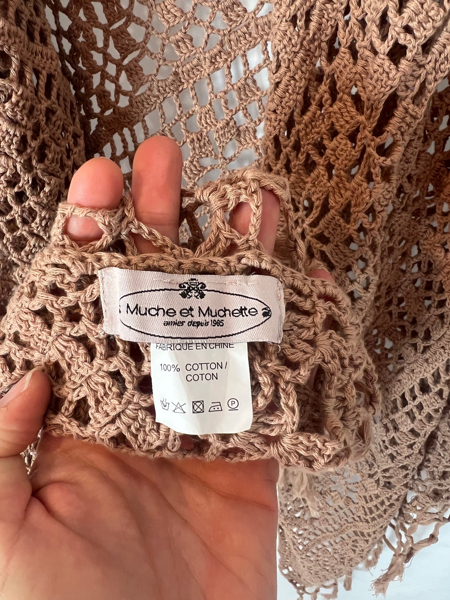 MUCHE ET MUCHETTE. Crocheted beige shawl