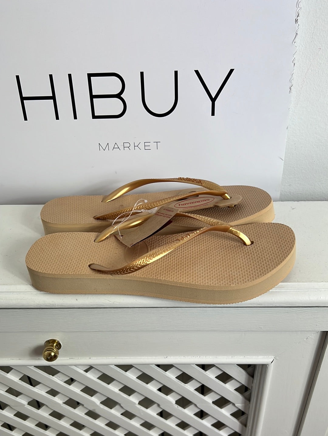 HAVAIANAS. Chanclas doradas suela gruesa. T41-42