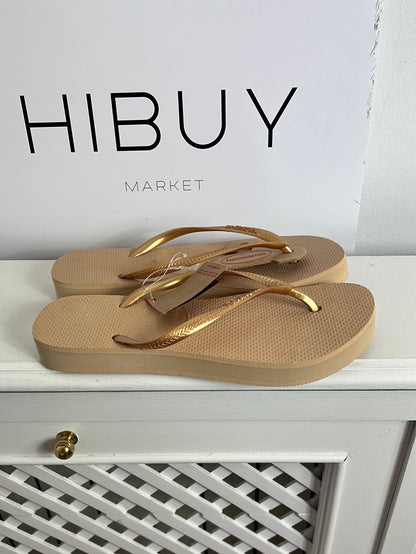 HAVAIANAS. Chanclas doradas suela gruesa. T41-42