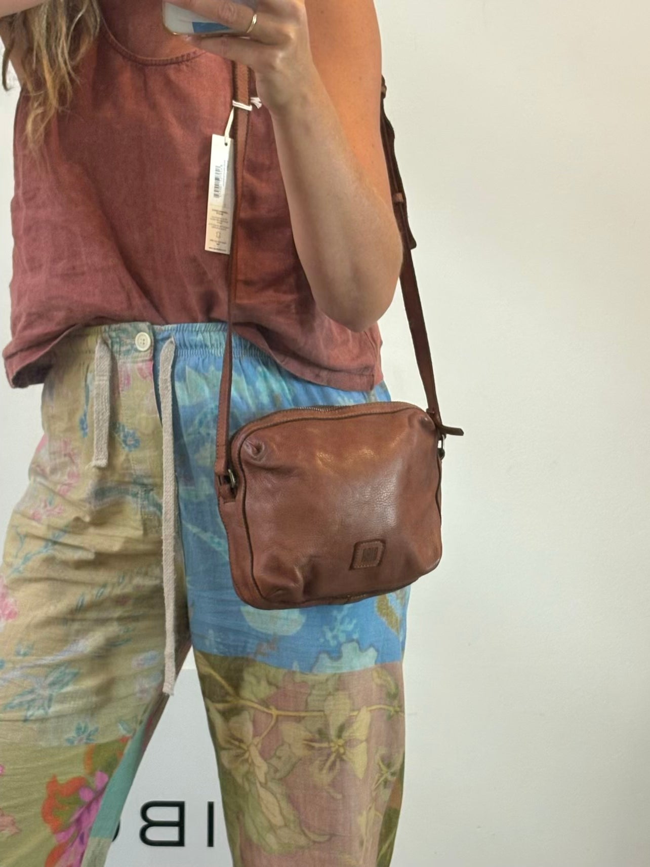 BIBA. Bolso piel marrón asa larga