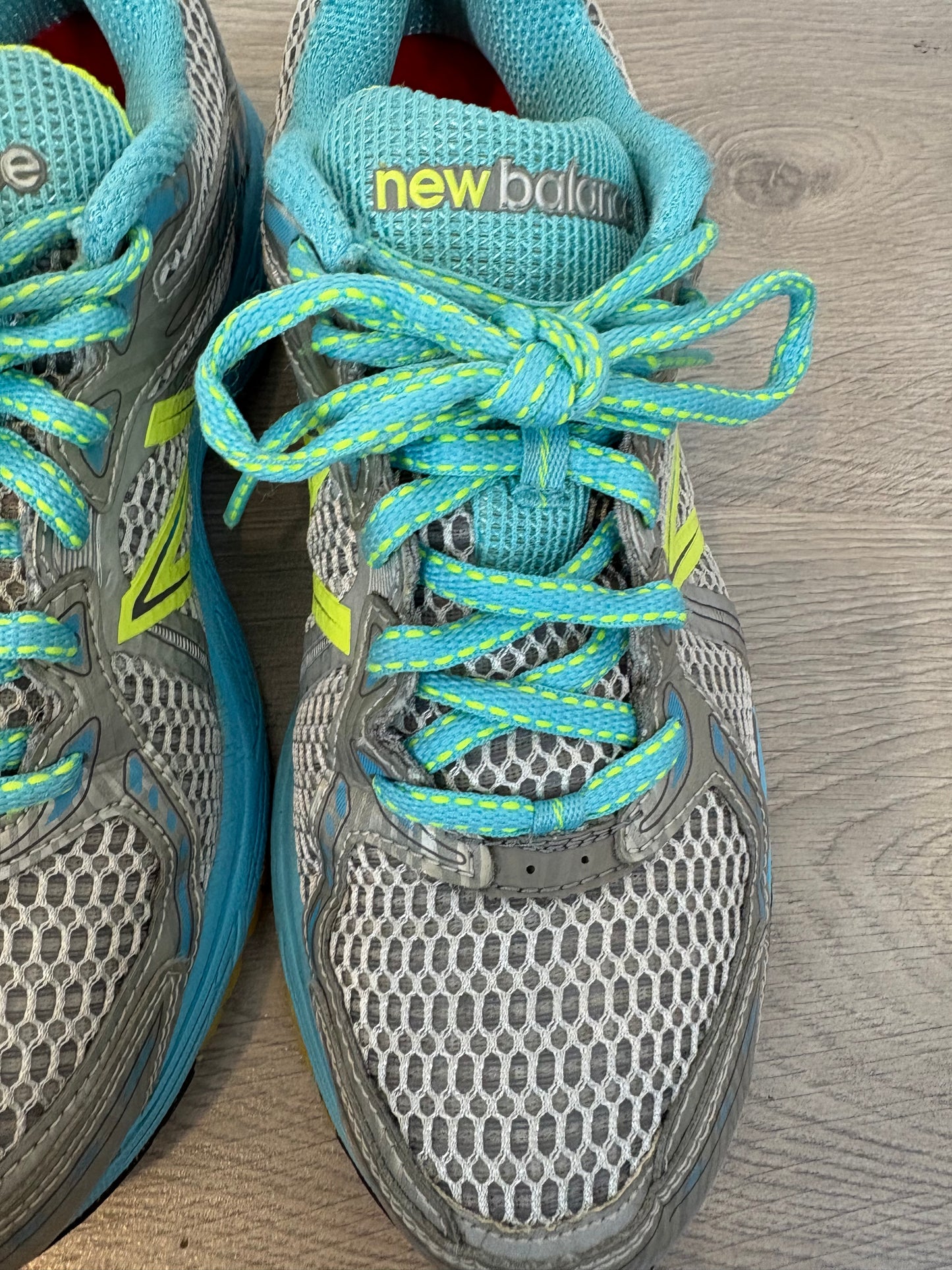 NEW BALANCE. Zapatillas running 780V3. T 38