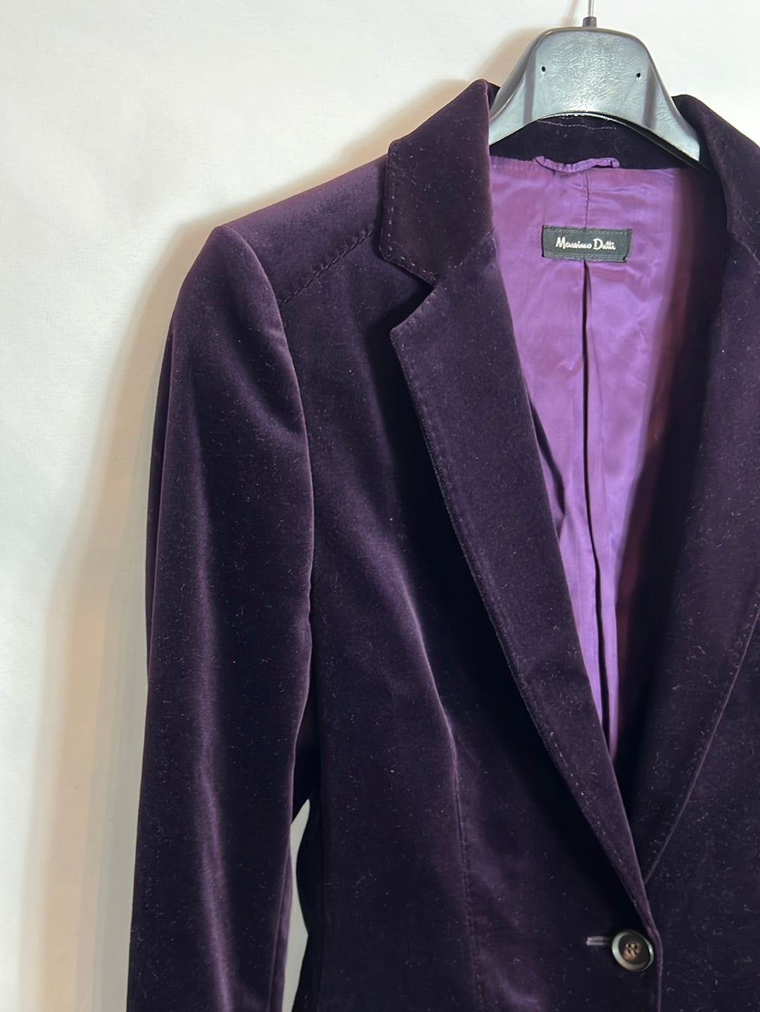 MASSIMO DUTTI. Blazer morada terciopelo T.36