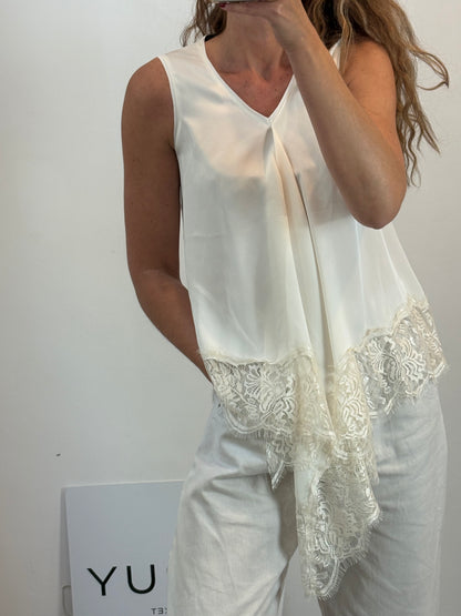 UMO COLLECTION. Top  encaje color crudo abertura