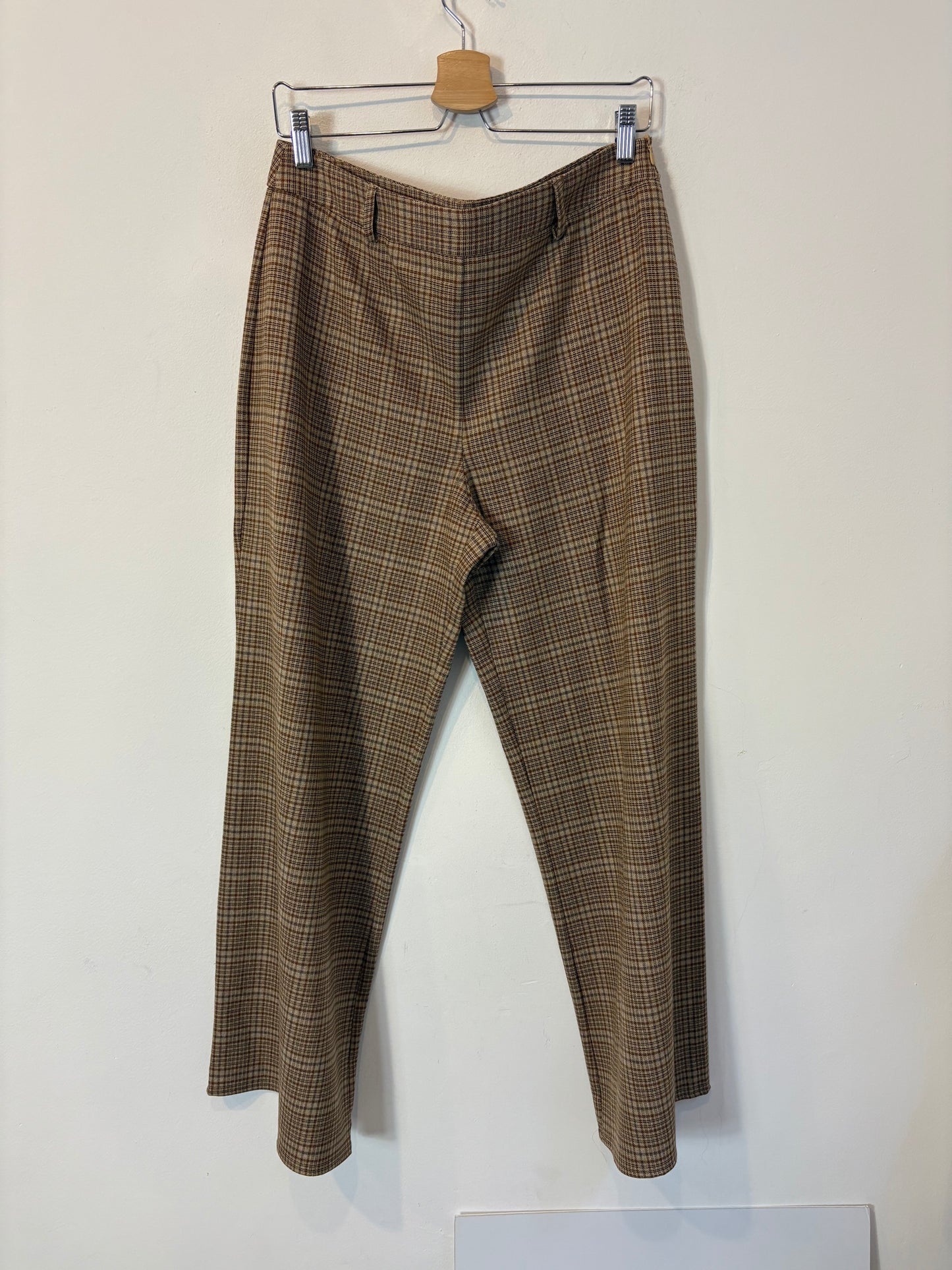 INTROPIA. Traje de chaqueta cuadros tonos beiges