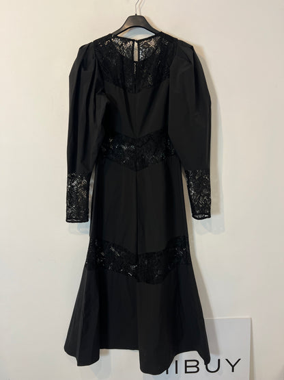 H&M. Vestido largo negro con encaje