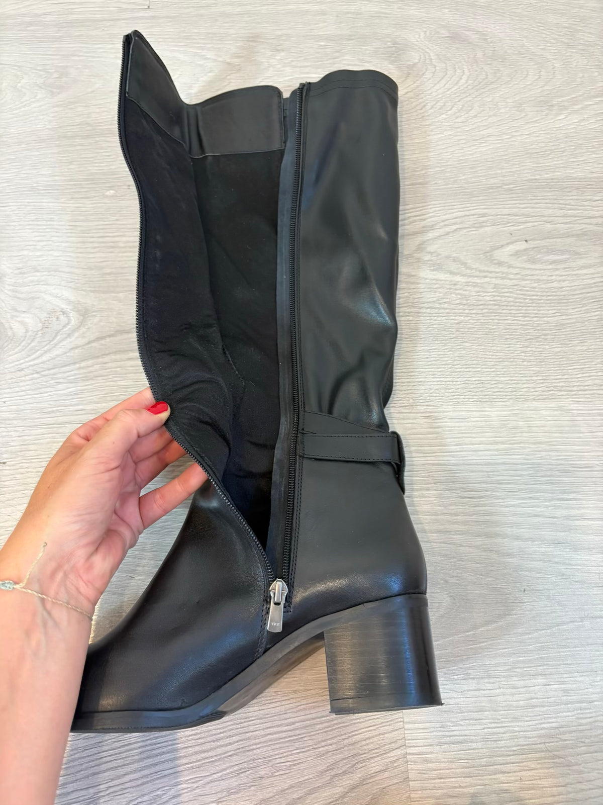 LATOUCHE. Botas altas negras hebilla. T 41