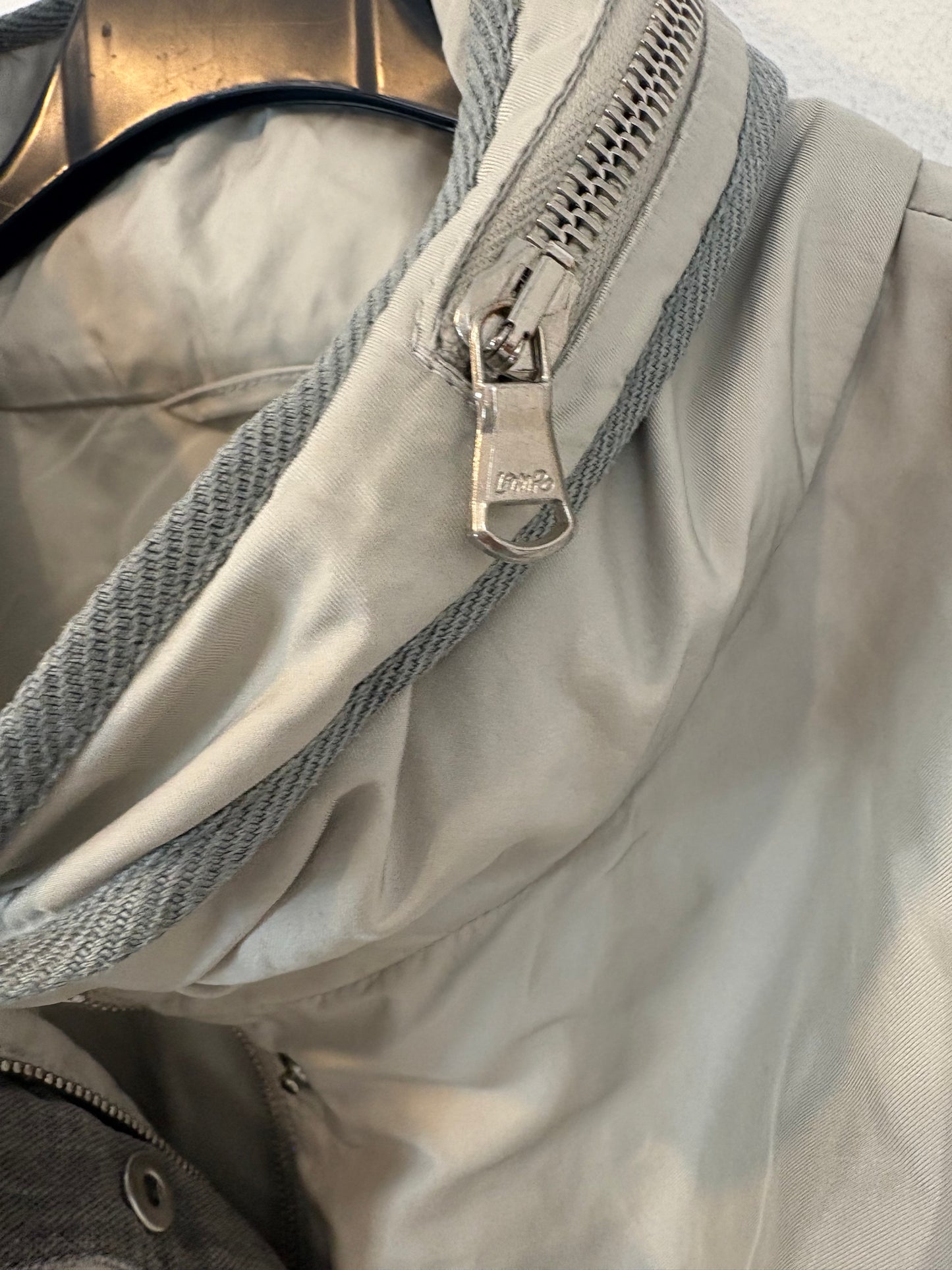 BRUNELLO CUCINELLI. Gabardina beige capucha .