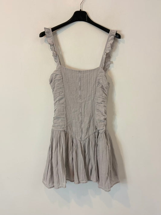 ZARA. Vestido corto vuelo gris claro