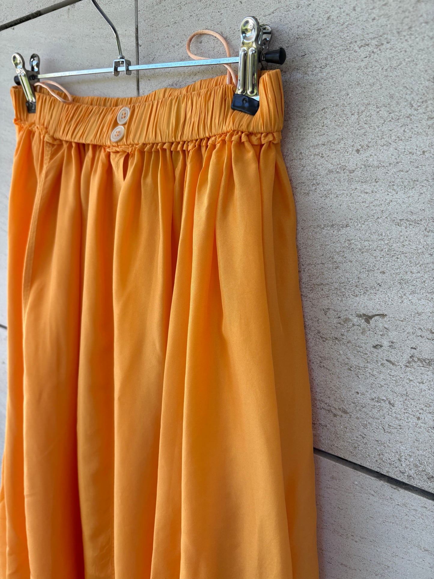FORTE FORTE. Falda mandarina cruzada seda