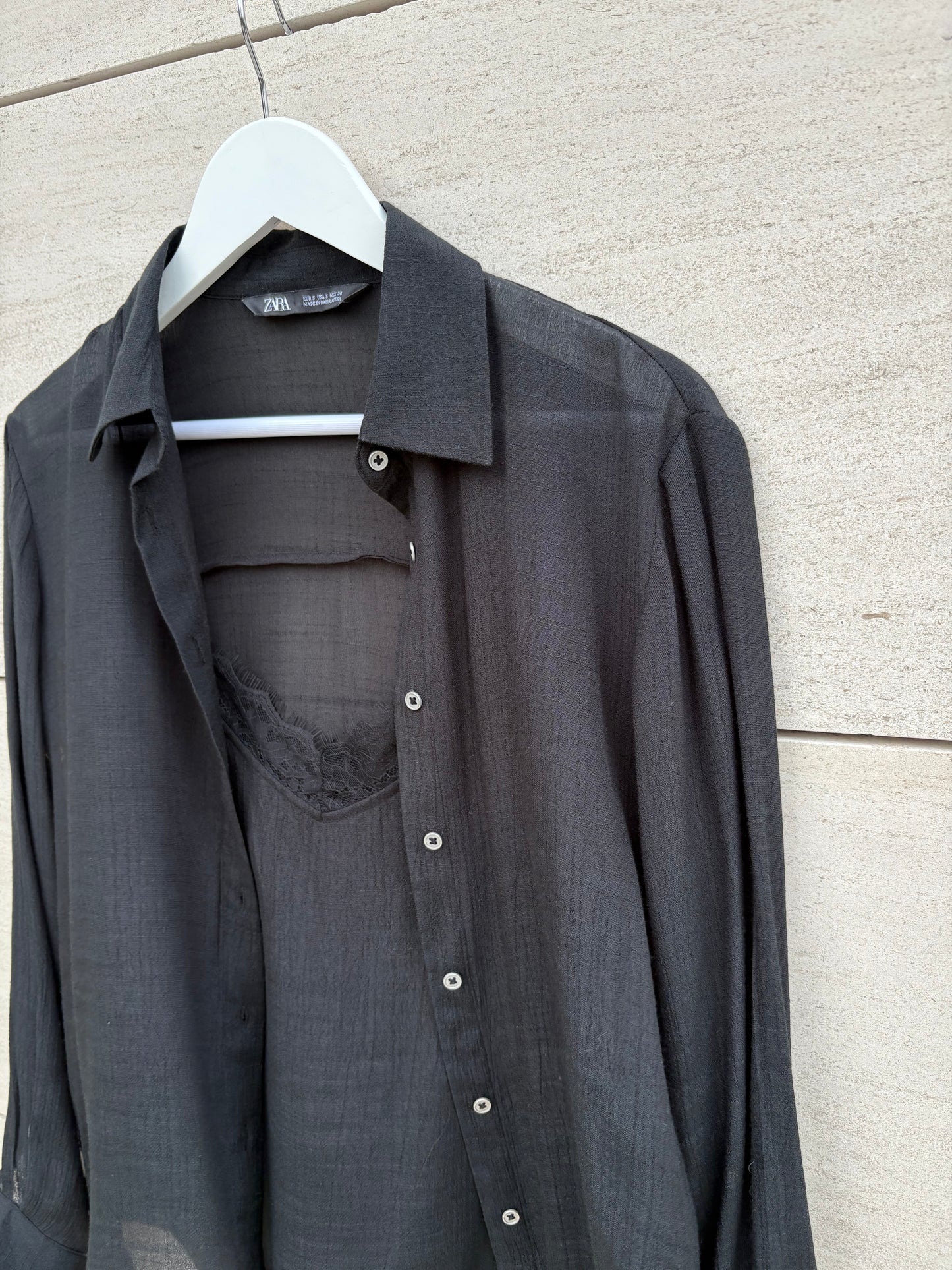 ZARA. Camisa fluida y top lencero
