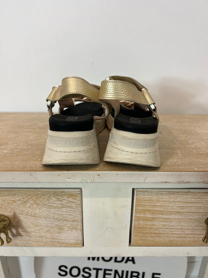 HISPANITAS. Sandalias doradas cadena T.37