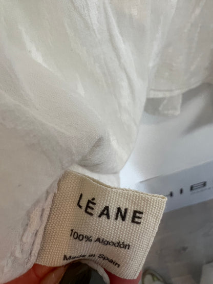 LÉANE STUDIO. White blouse with embroidered details. TS