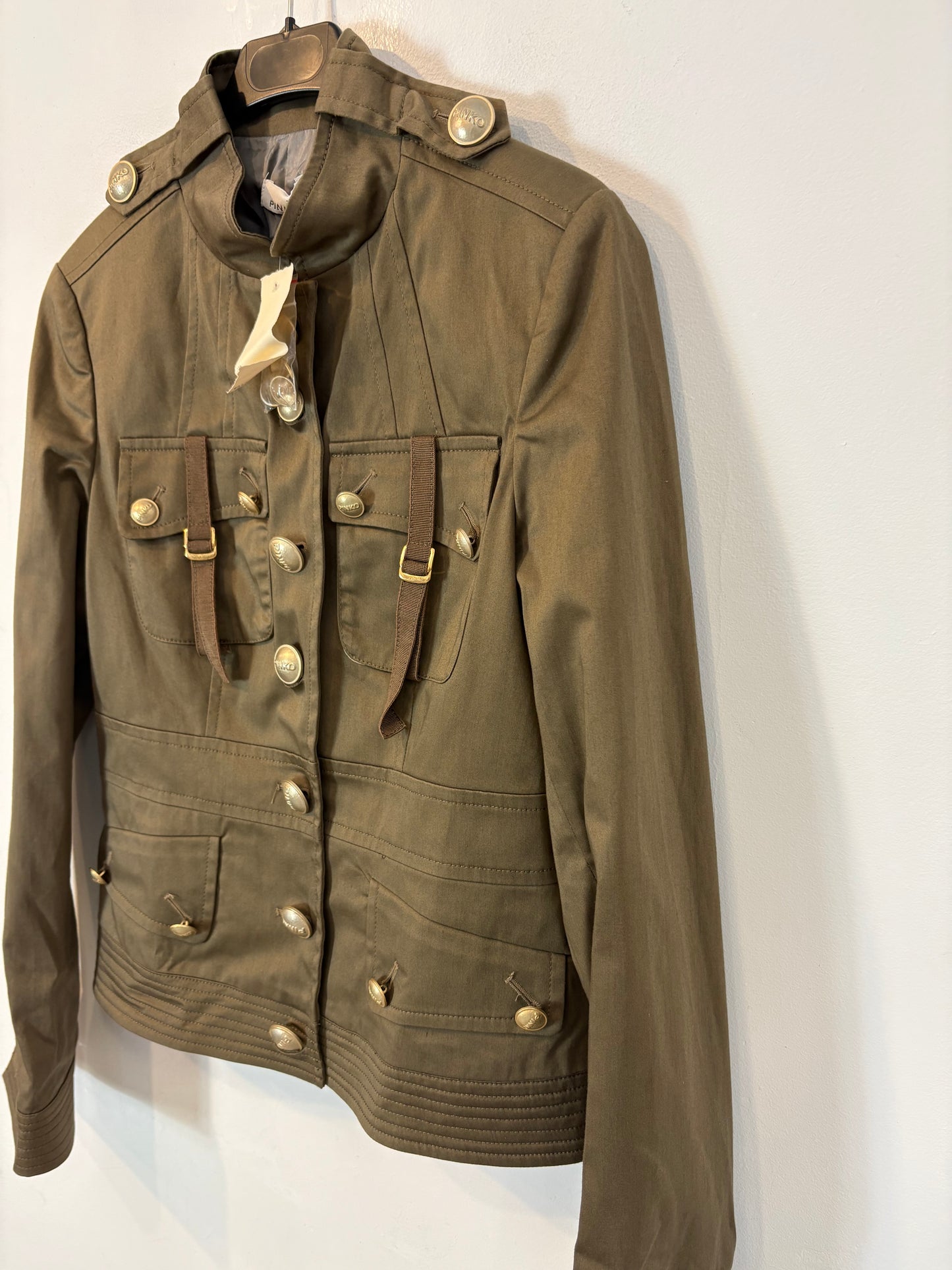 PINKO. Chaqueta verde bolsillos