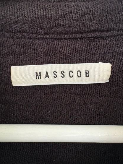 MASSCOB. Camisa negra textura
