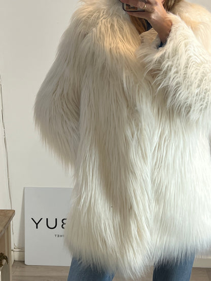 C&A. Abrigo pelo color crudo.  T S