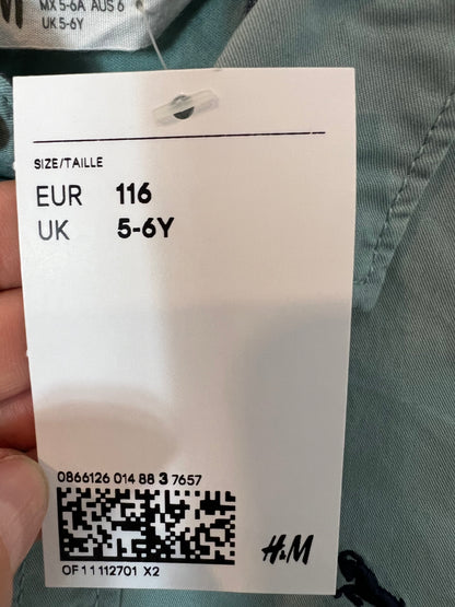 H6M. Classic green shirt. Size 5-6 years