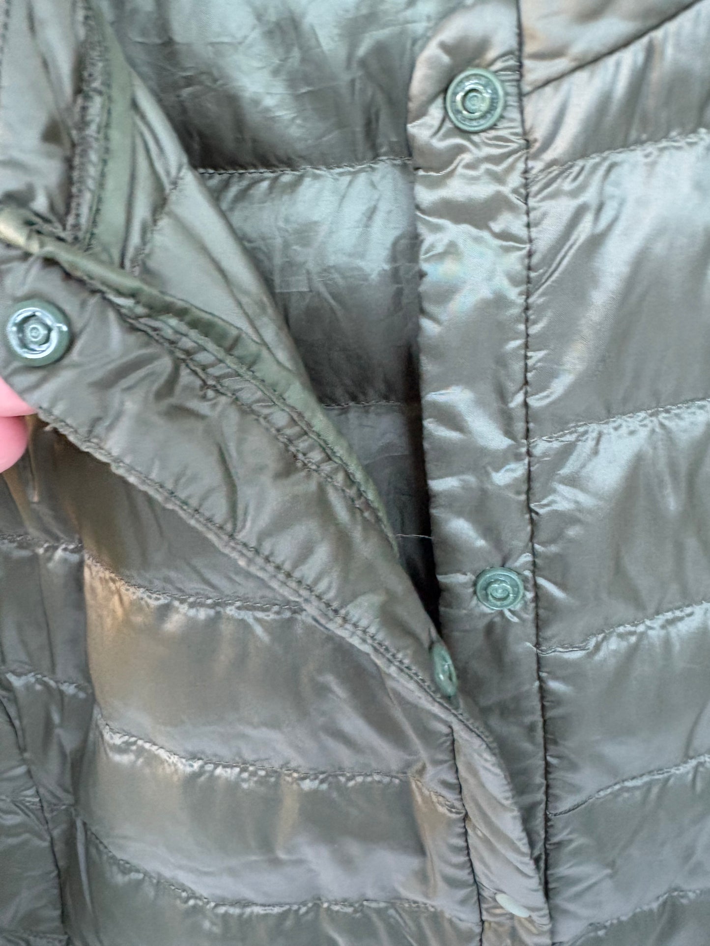 UNIQLO. Ultralight green down jacket. TM