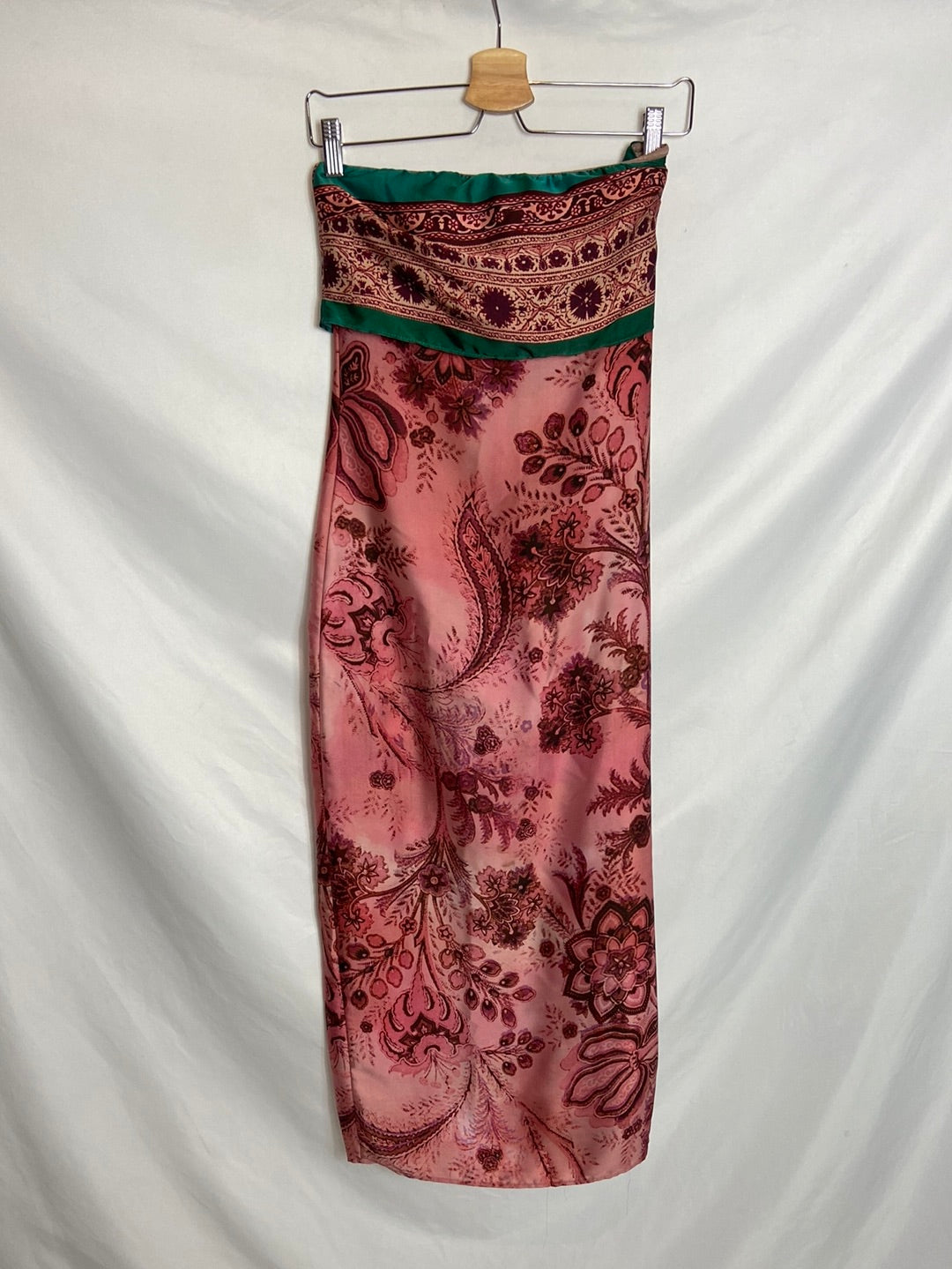 ZARA. Vestido rosa palabra de honor estampado T. S