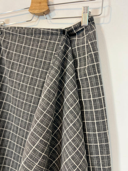 CLOTILDE SEMILLOSA. Falda midi gris cuadros T.m