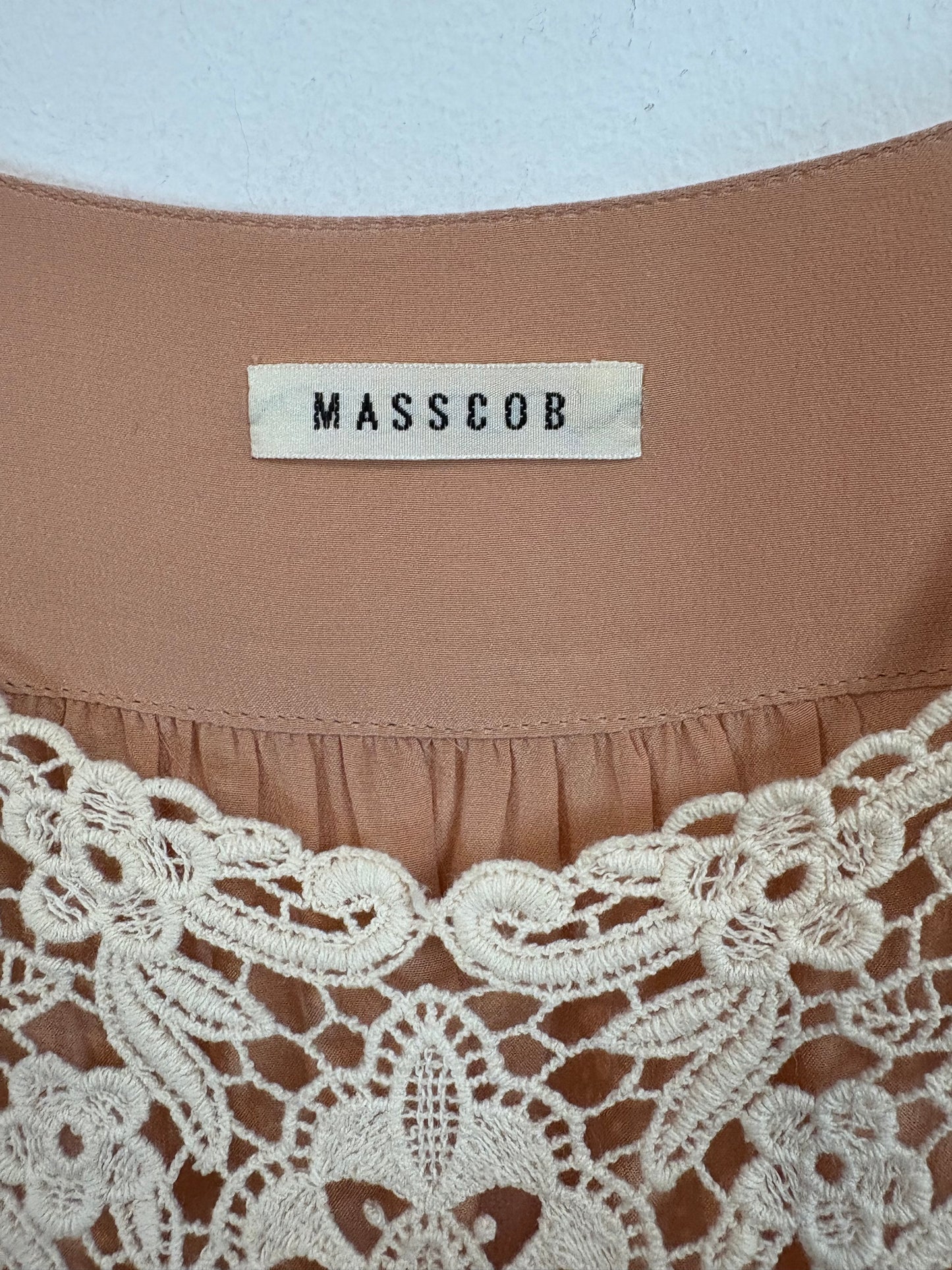MASSCOB. Blusa seda nude