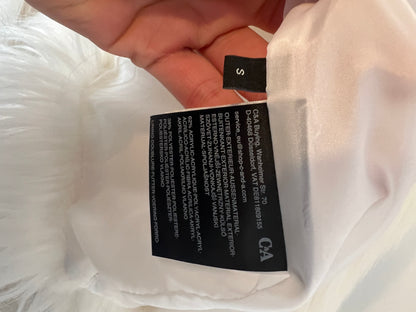 C&A. Abrigo pelo color crudo.  T S