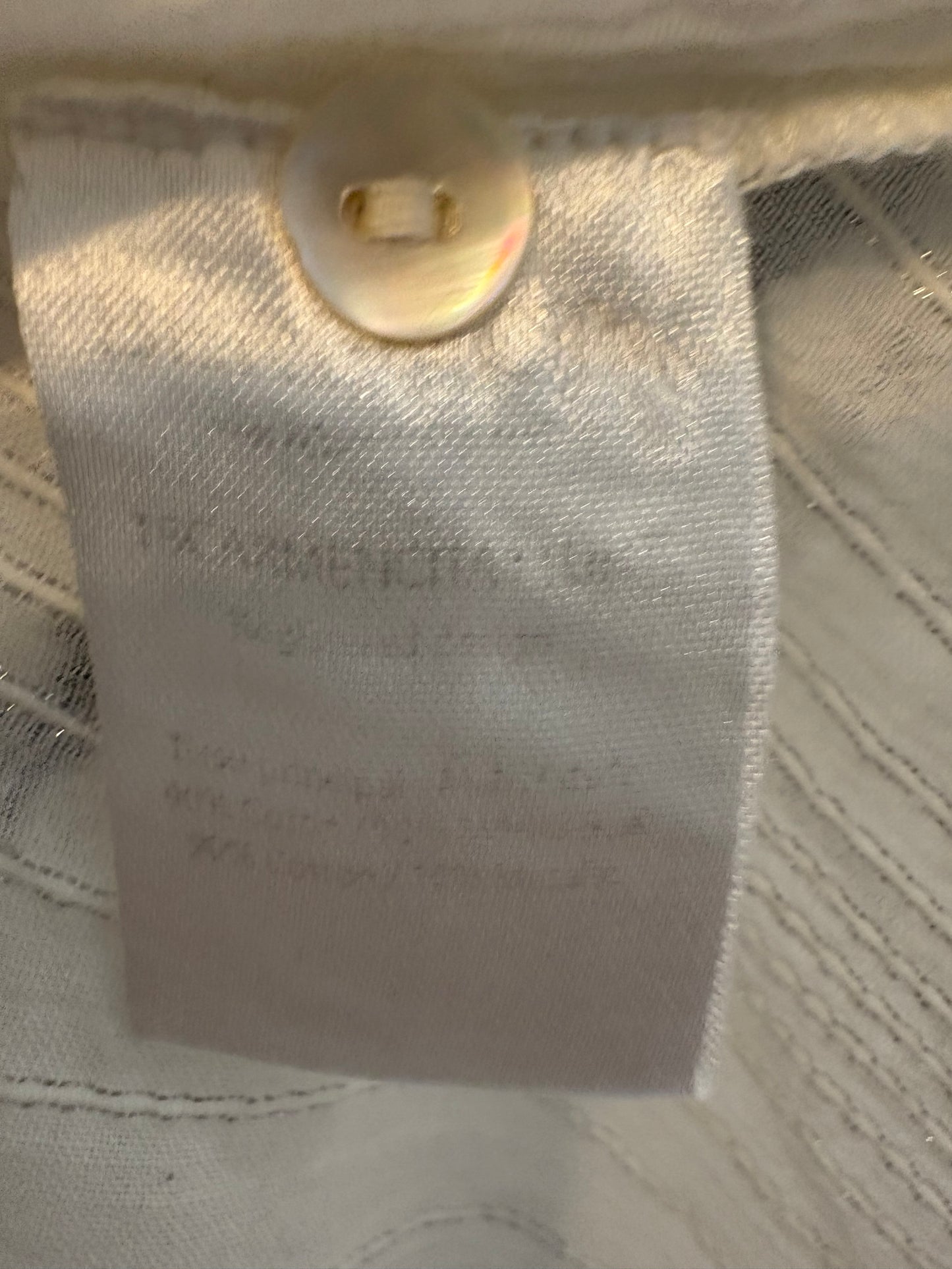 BERENICE. Blusa blanca bordados