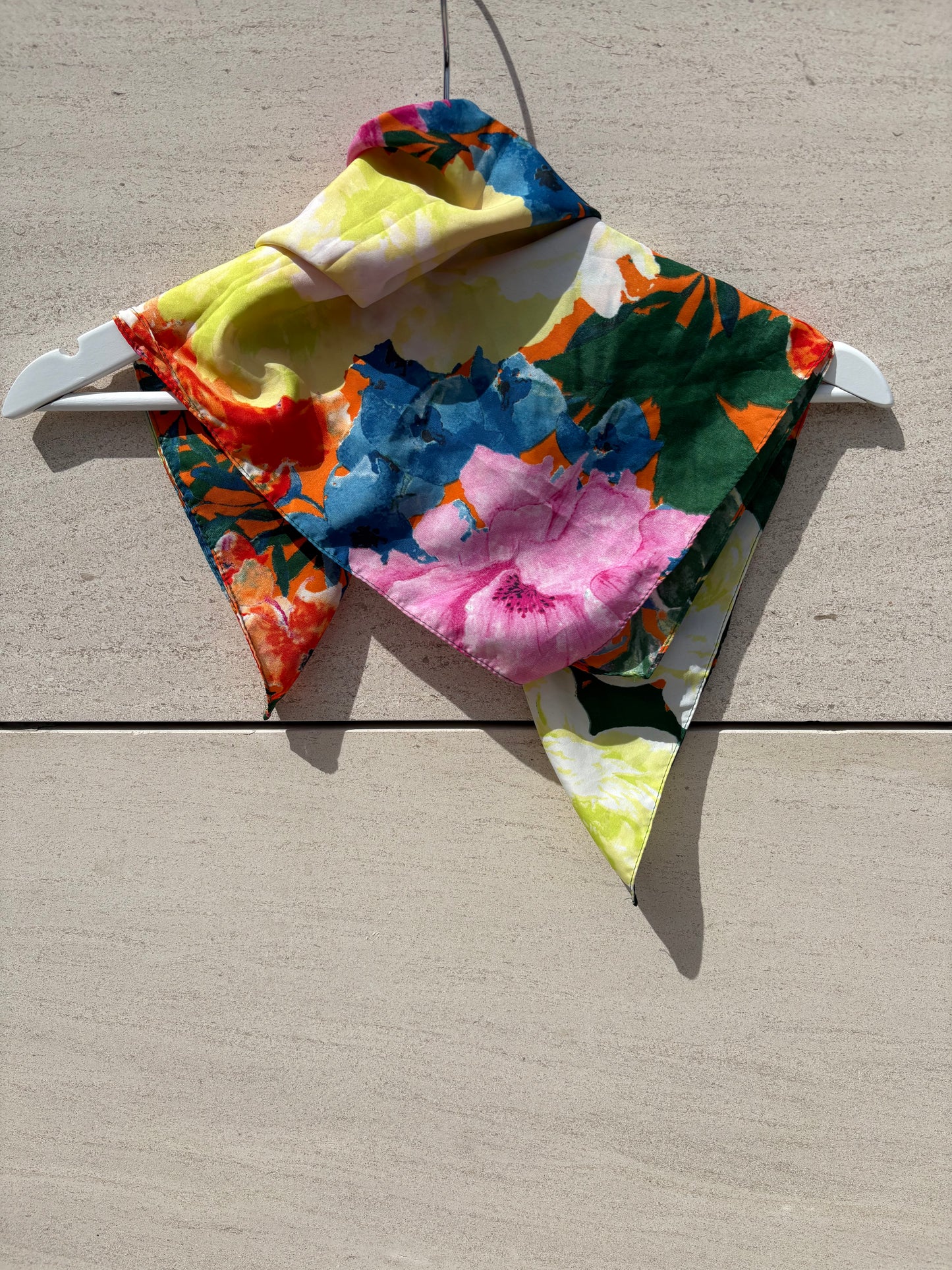 ZARA. Pañuelo cuadrado flores