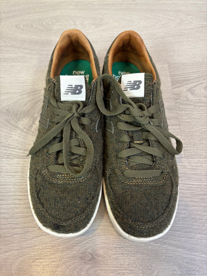 NEW BALANCE. Zapatillas verdes textura