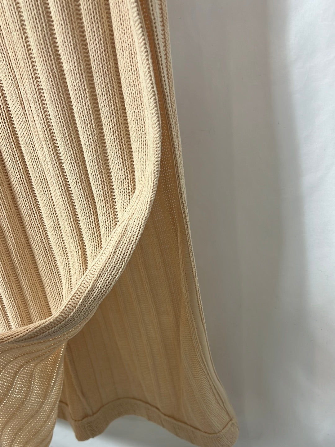 H&M. Vestido canalé beige largo. T S