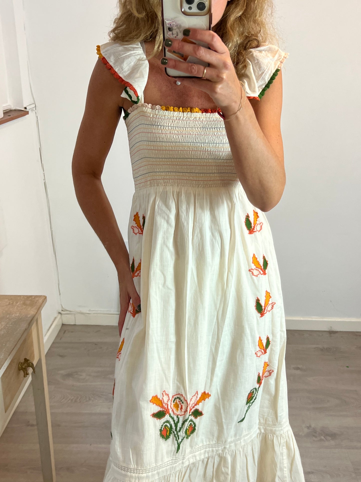 INTROPIA. Vestido largo bordado T.m