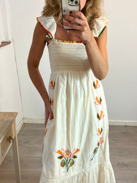 INTROPIA. Vestido largo bordado T.m