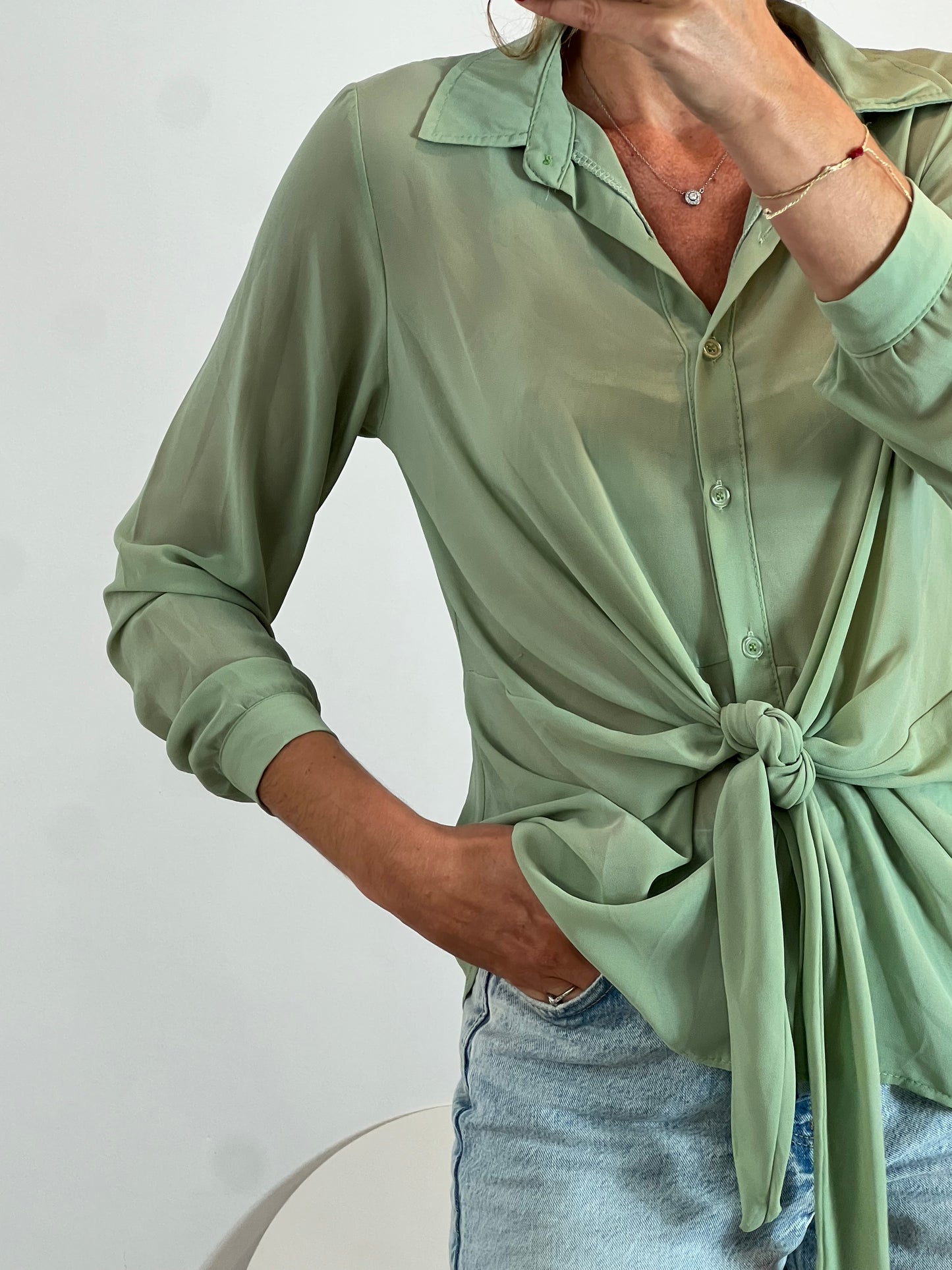 VALENTINA. blusa fluida verde lazada Tu(m)