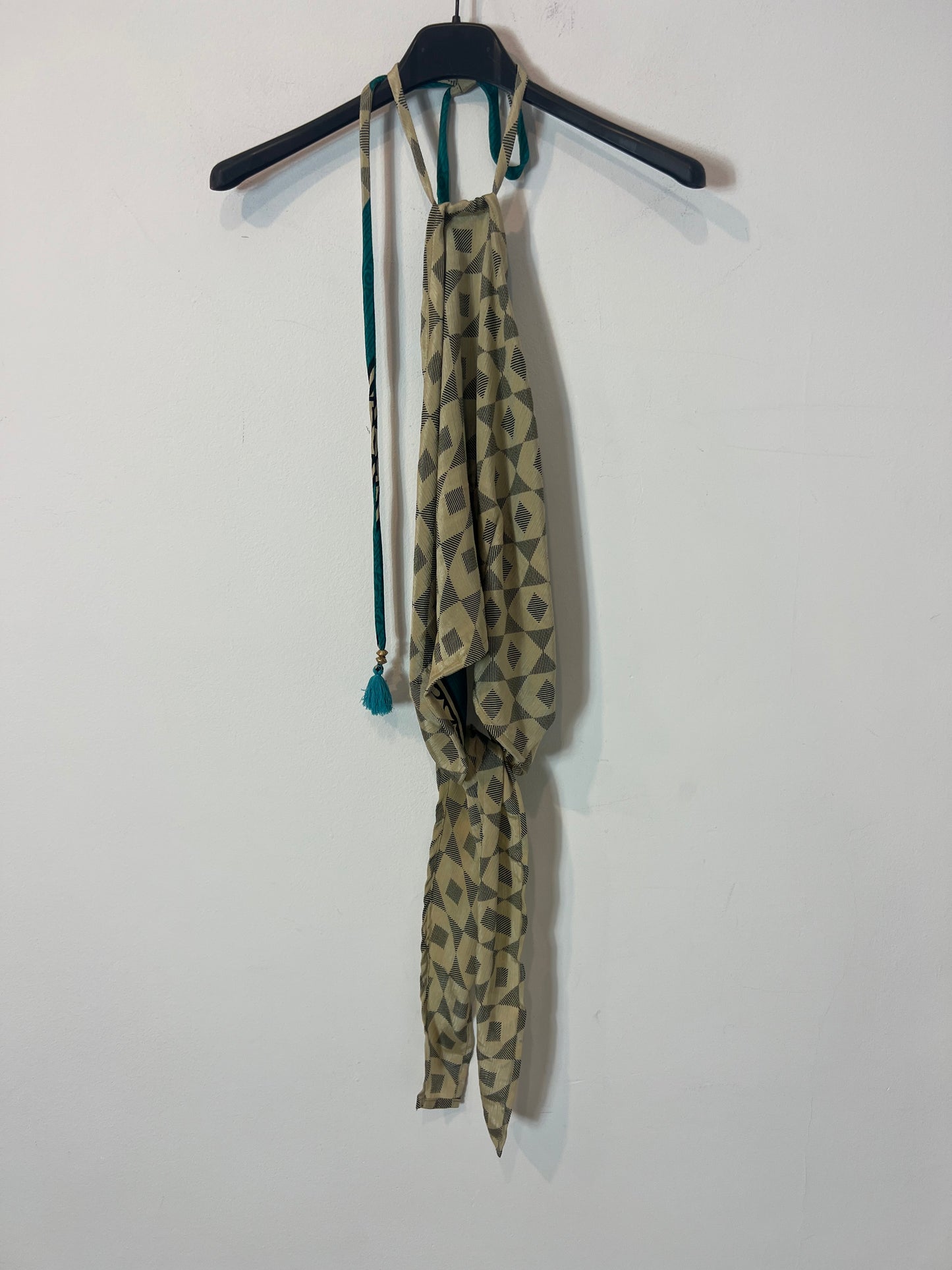 BASYCO. Green silk knotted print top. YOU (S/M)